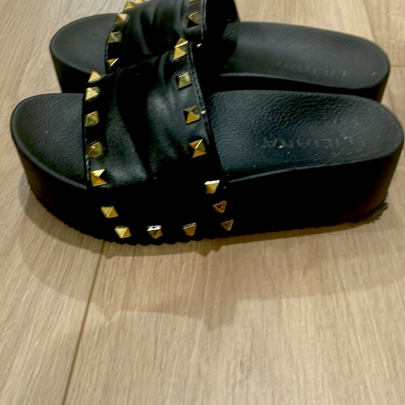 Chunky black sandal with studs - Picture 2 of 2